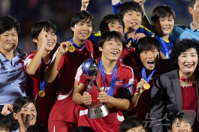 包含女足国家队战胜劲敌，获得胜利晋级下一轮的词条
