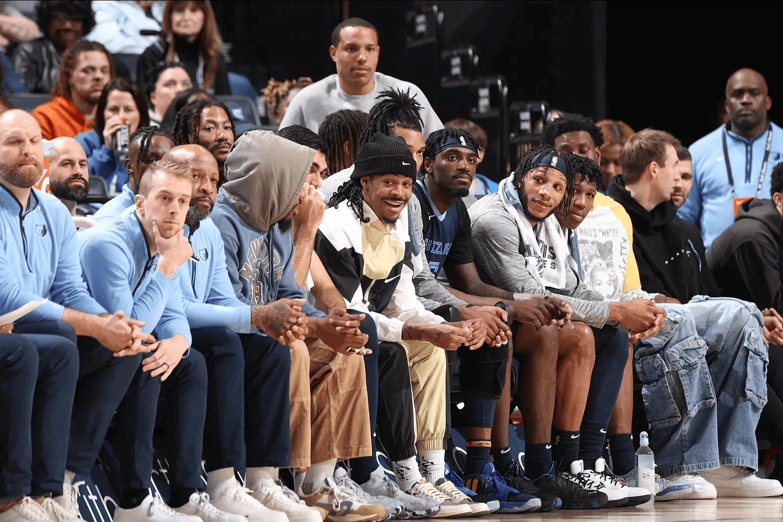 包含NBA球队换帅消息传出，球员态度莫测的词条