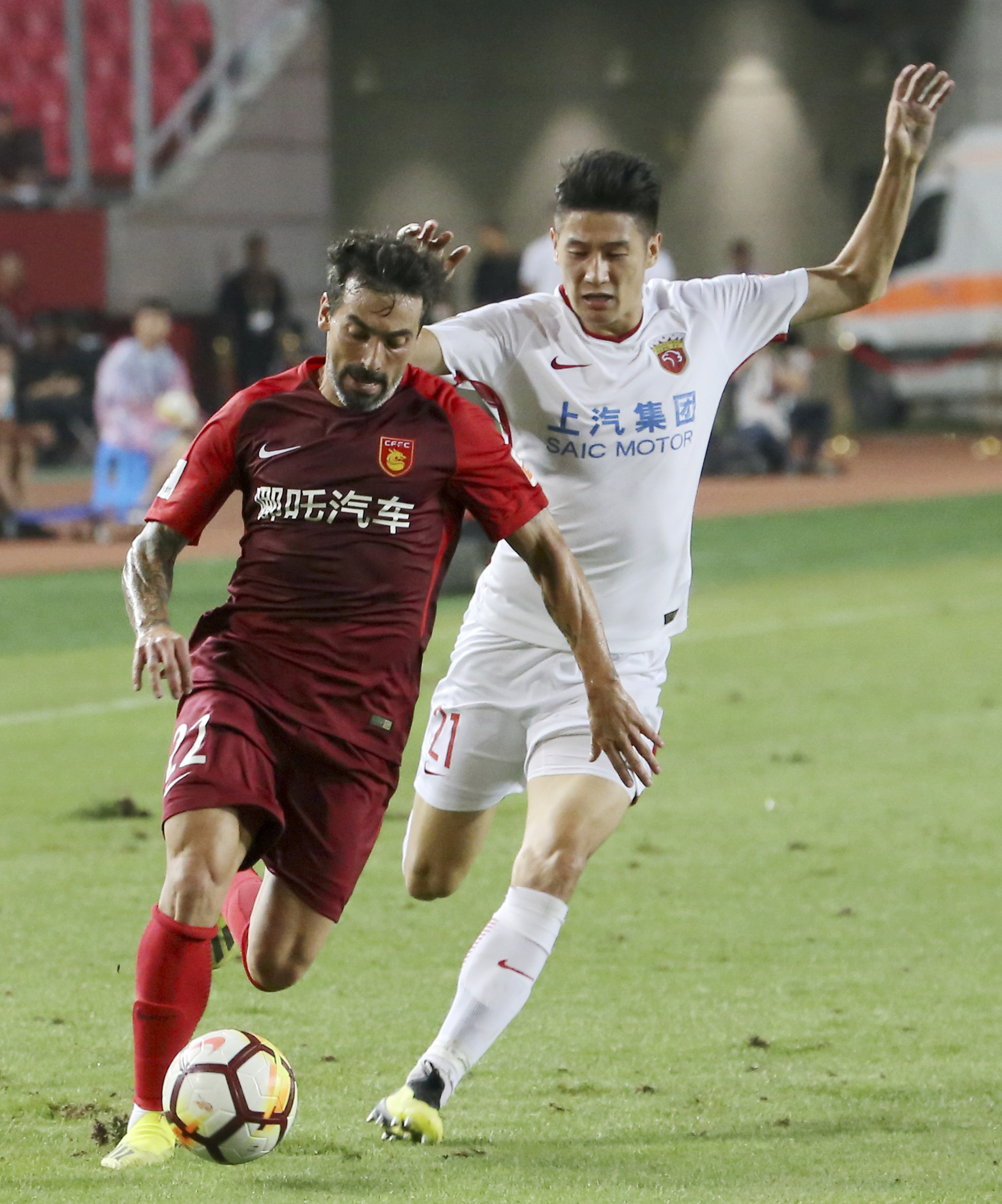 包含河北华夏幸福客场战胜重庆当代华夏幸福的词条