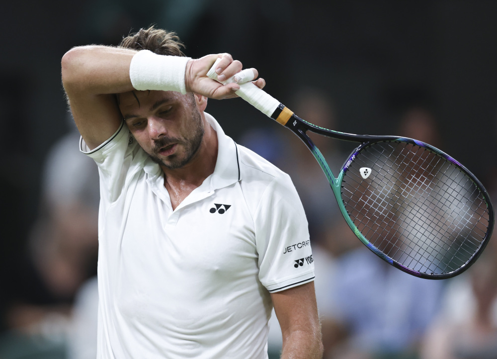 关于法国网球队险胜世界网球队，瓦林卡高光表现的信息