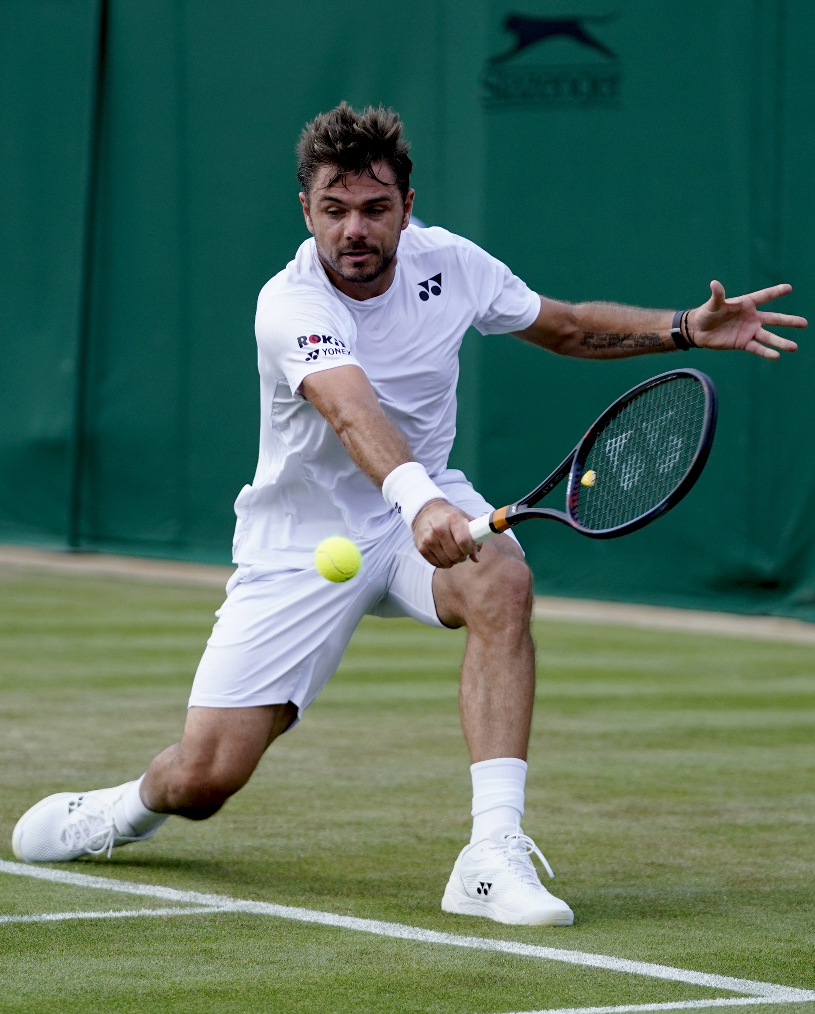 关于法国网球队险胜世界网球队，瓦林卡高光表现的信息