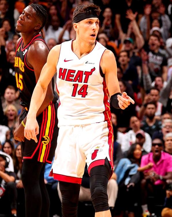 关于老鹰客场胜热火，年轻球员表现亮眼的信息