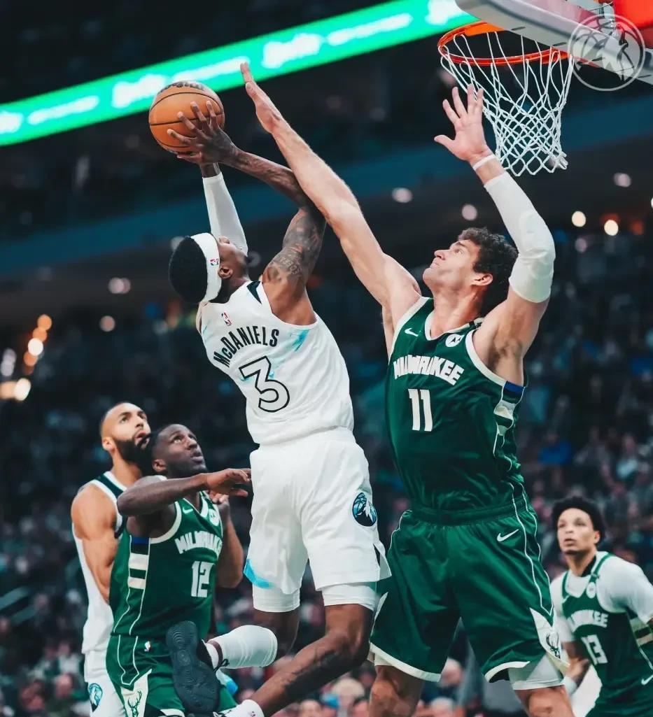 包含猛龙接连战胜雄鹿、快船，取得双赢！的词条