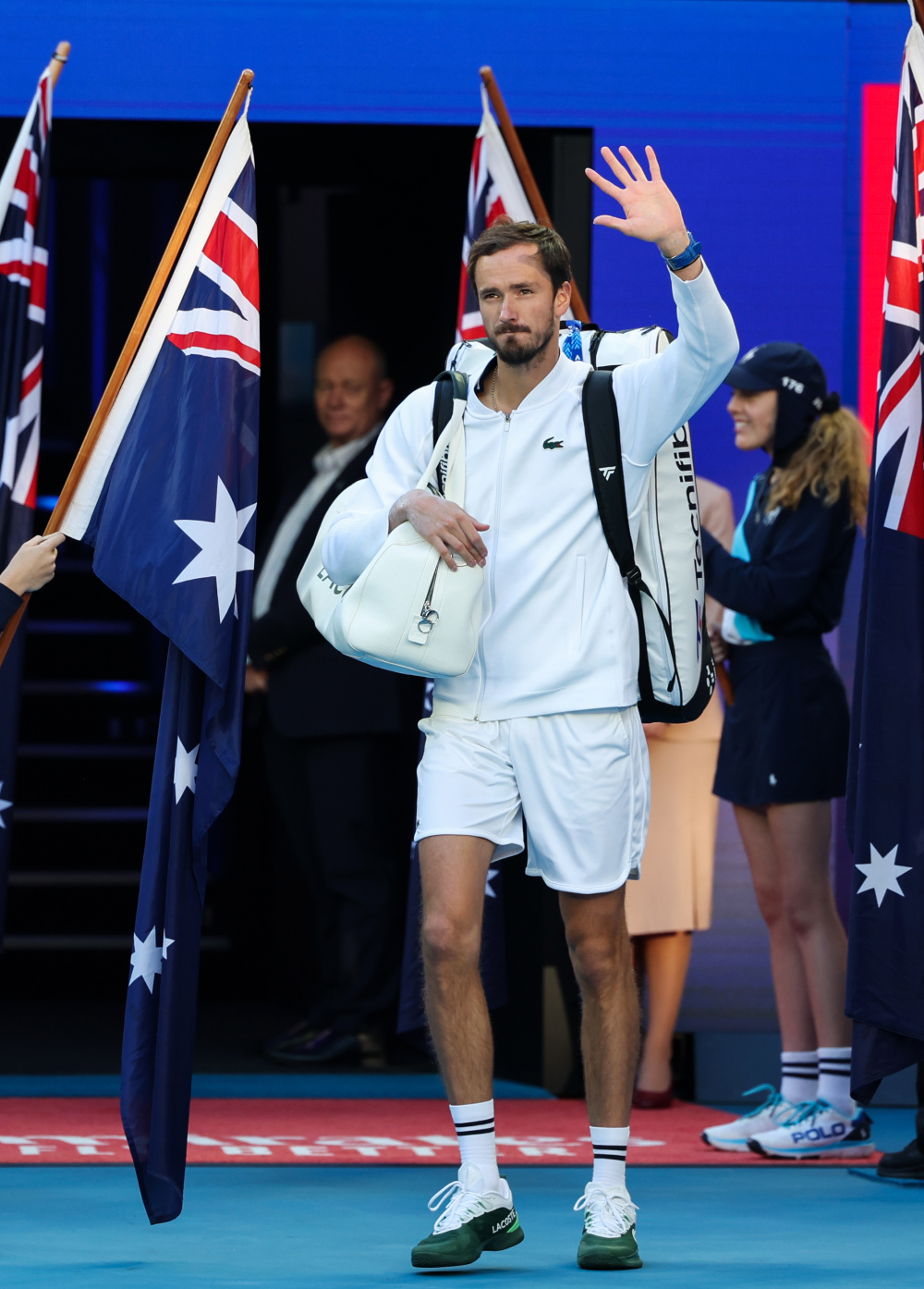 包含澳大利亚网球队险胜法国网球队，梅德韦杰夫高光表现的词条