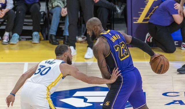 勇士击败湖人，豪取近期胜利