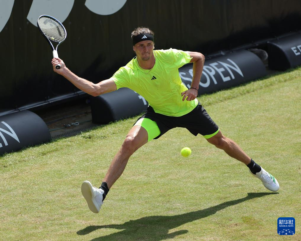 意大利网球队爆冷英国网球队，兹维列夫关键制胜的简单介绍