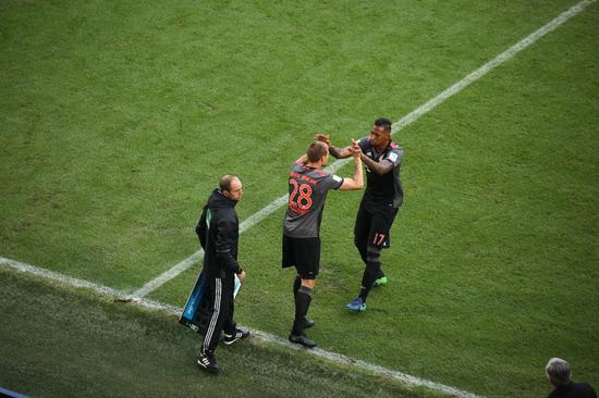 哥伦比亚翻盘里昂，罗本完成帽子戏法的简单介绍