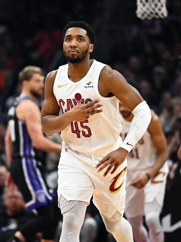 骑士横扫鹈鹕,拉文统治全场 骑士横扫鹈鹕,拉文统治全场