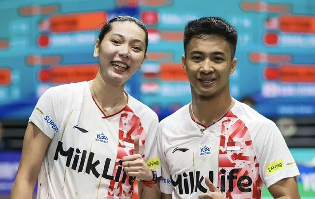 法国队轻取印尼队,黄鸭组合扛起全队 法国队轻取印尼队,黄鸭组合扛起全队