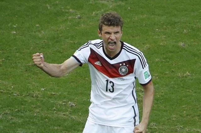 德国碾压里昂,穆勒高光表现 德国碾压里昂,穆勒高光表现