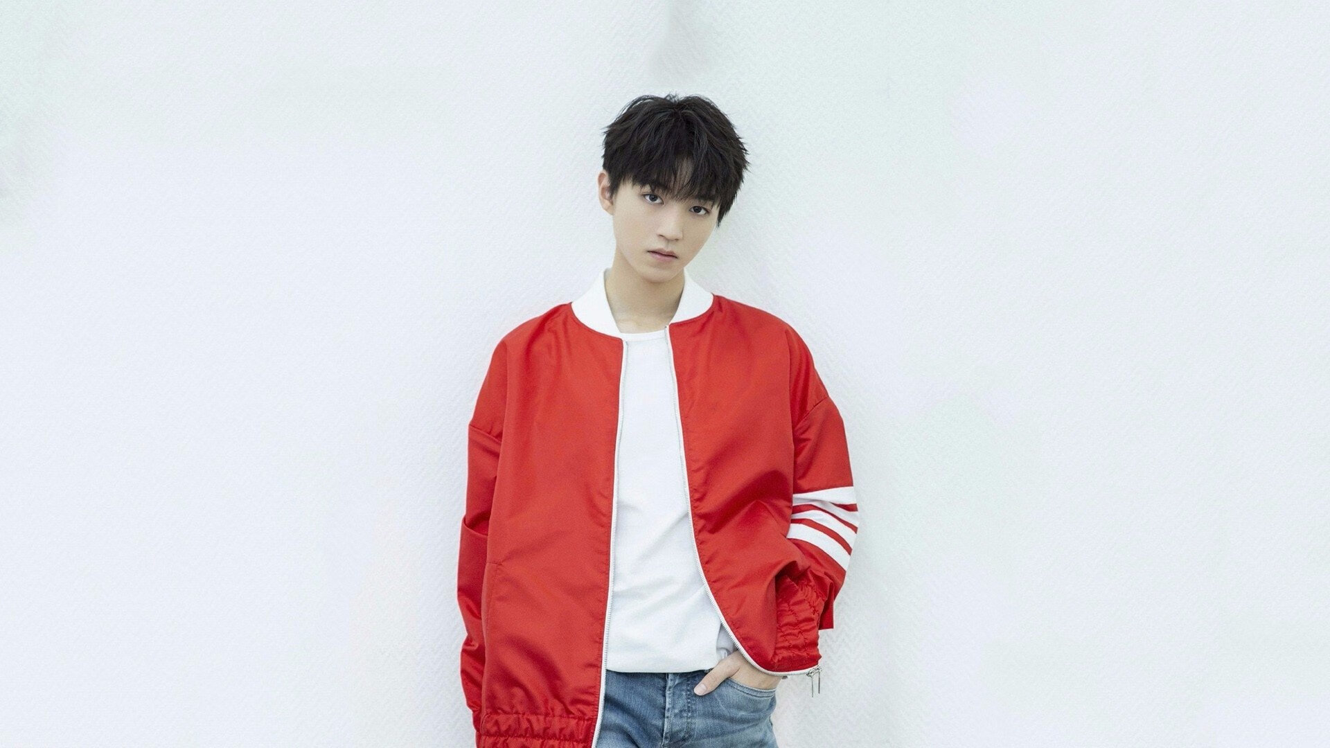 关键时刻一触即发,他如暗夜惊雷,那记超远三分已成永恒心跳